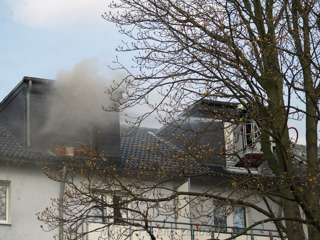 Dachgeschossbrand Koeln Muelheim Duennwalderstr  028.JPG